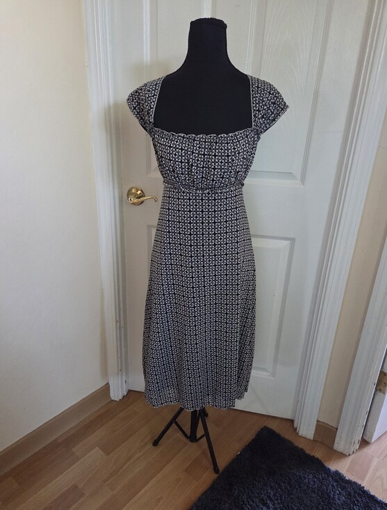 Max Studio Dresses & Skirts - Max Studio Black & White Printed Square-Neck Cap Sleeve Midi Dress Tie Belt Med.